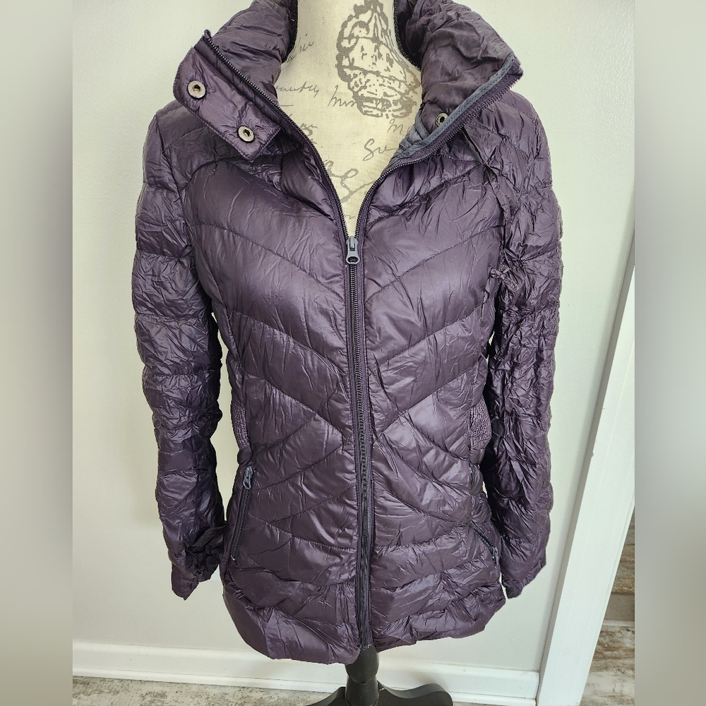 A.n.a packable down jacket purple woman's size Medium hood
